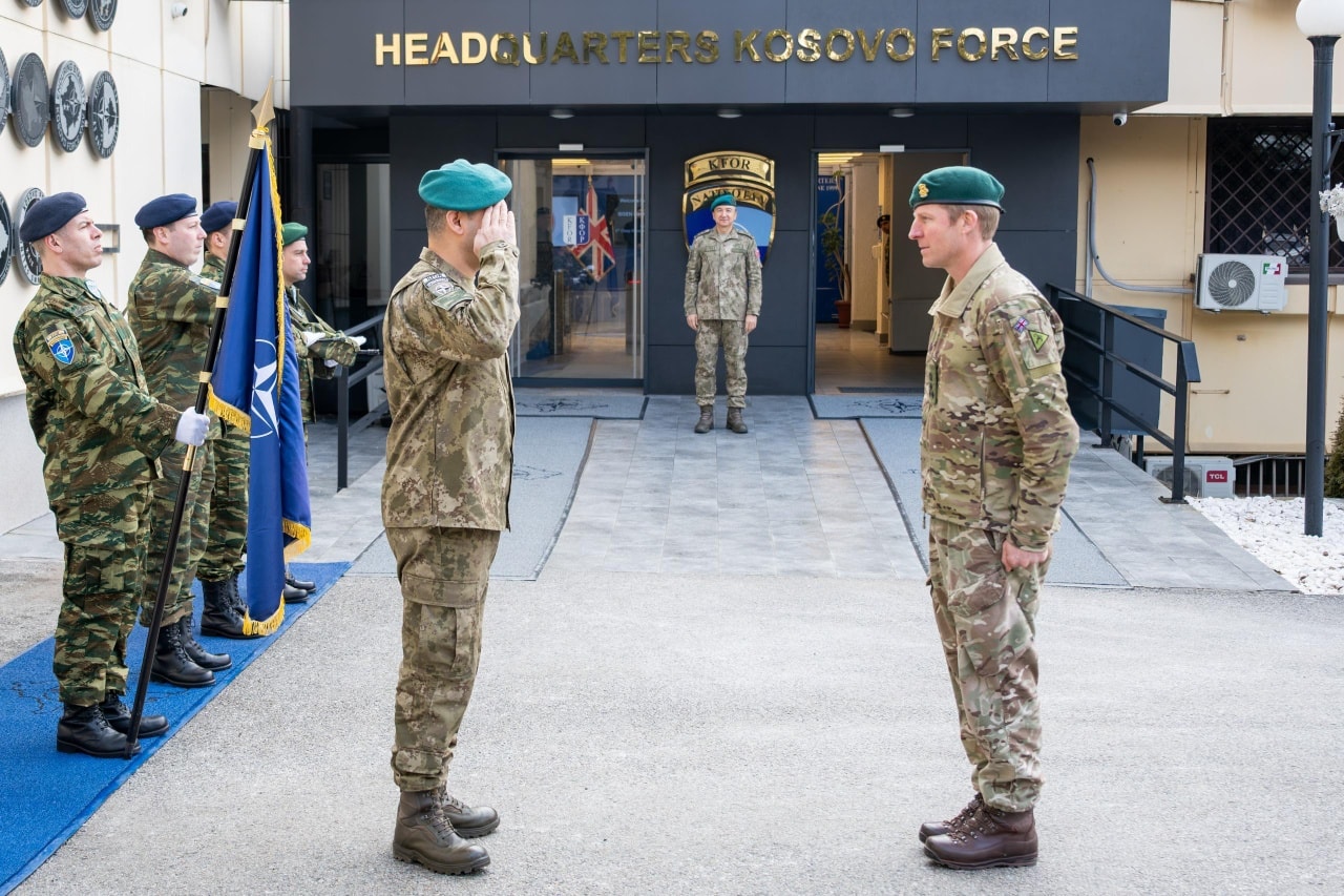 Komandanti i KFOR-it vlerëson kontributin e Britanisë në sigurinë e Kosovës