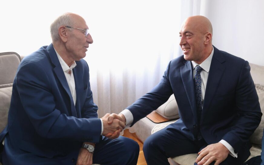 Haradinaj viziton Fadil Fazliun, pas lirimit nga Haga