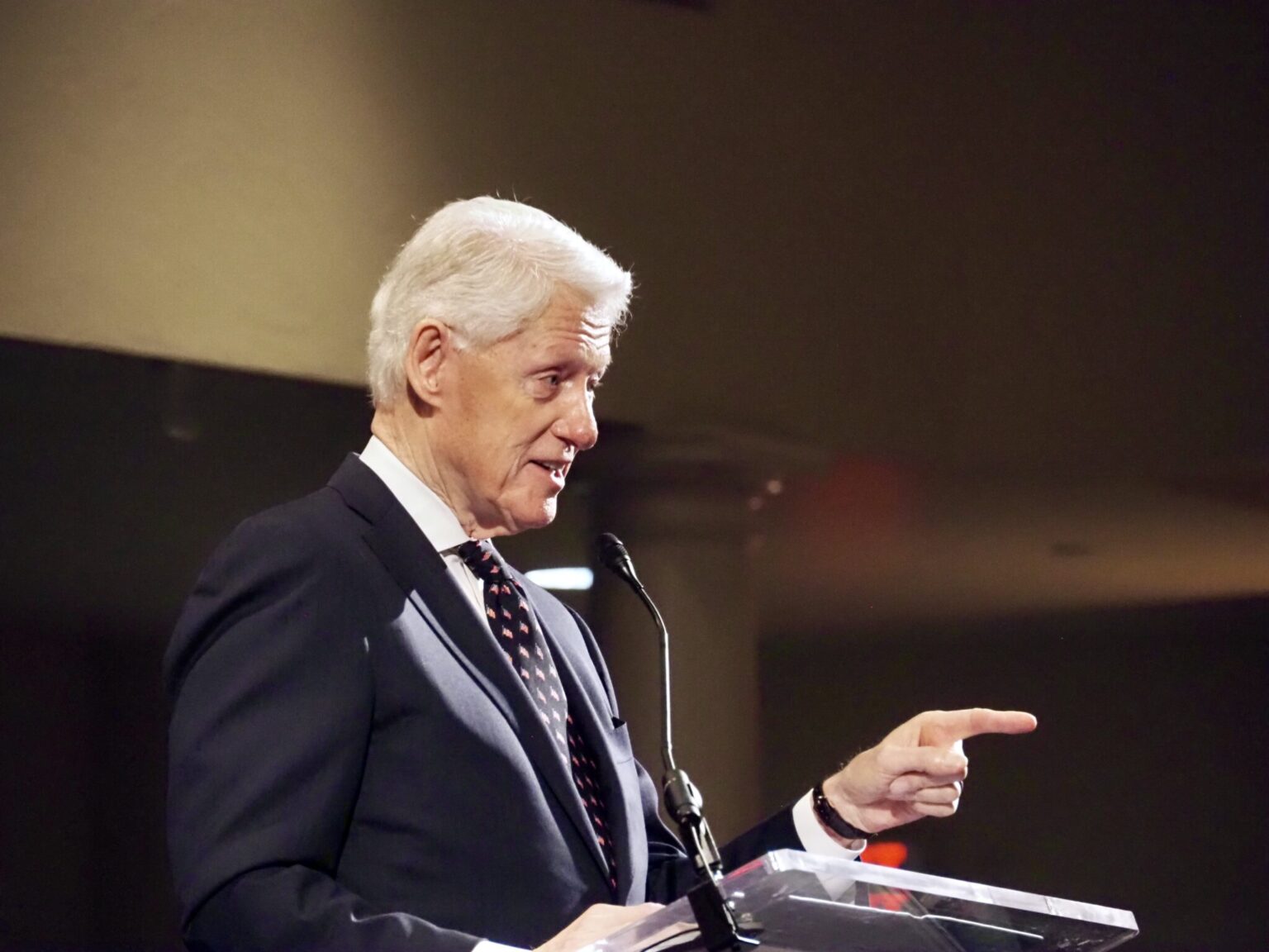 Bill Clinton do të dëshmojë sot për hetimet mbi Epstein