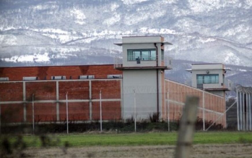 Arrestohet gardiani i Burgut të Dubravës, tentoi të fuste drogë brenda