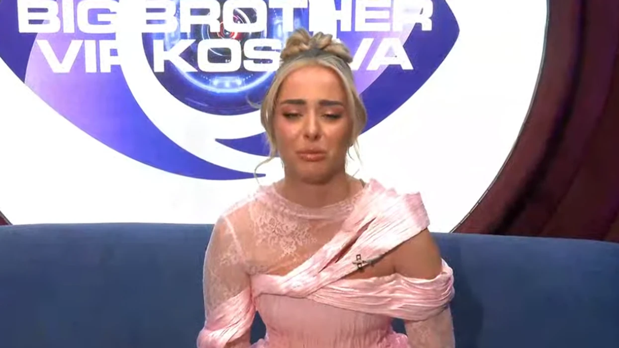 Elijona ‘shpërthen’ në lot pasi pa reagimin e dajës pas rrëfimit të saj