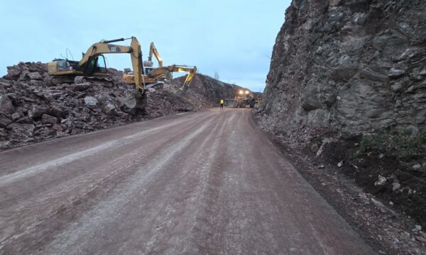 Lëshohet për qarkullim rruga Pejë – Prishtinë, që ishte e bllokuar tek Ura e Dollcit