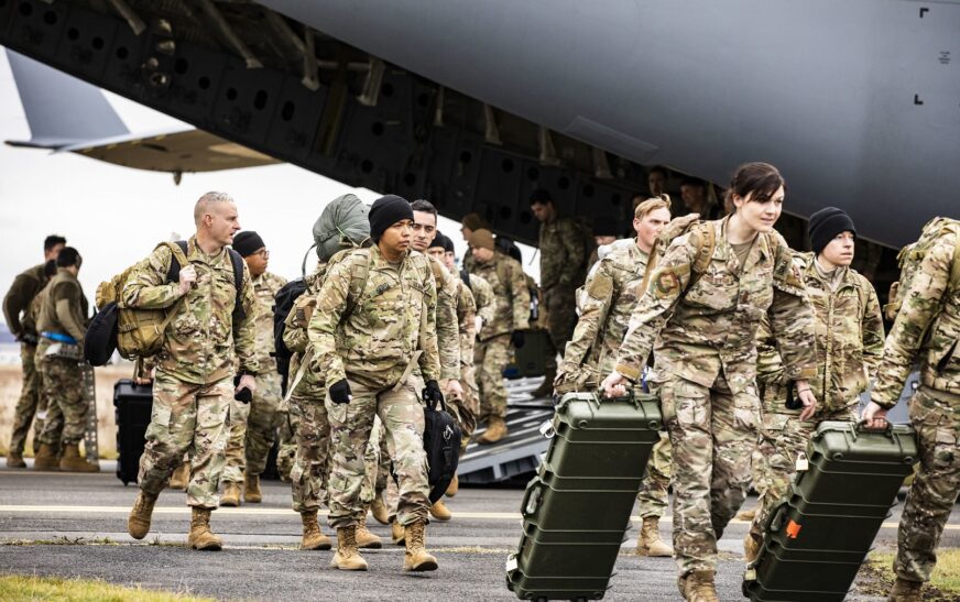 Ambasadori amerikan në NATO: ShBA “nuk po largohet” nga Evropa