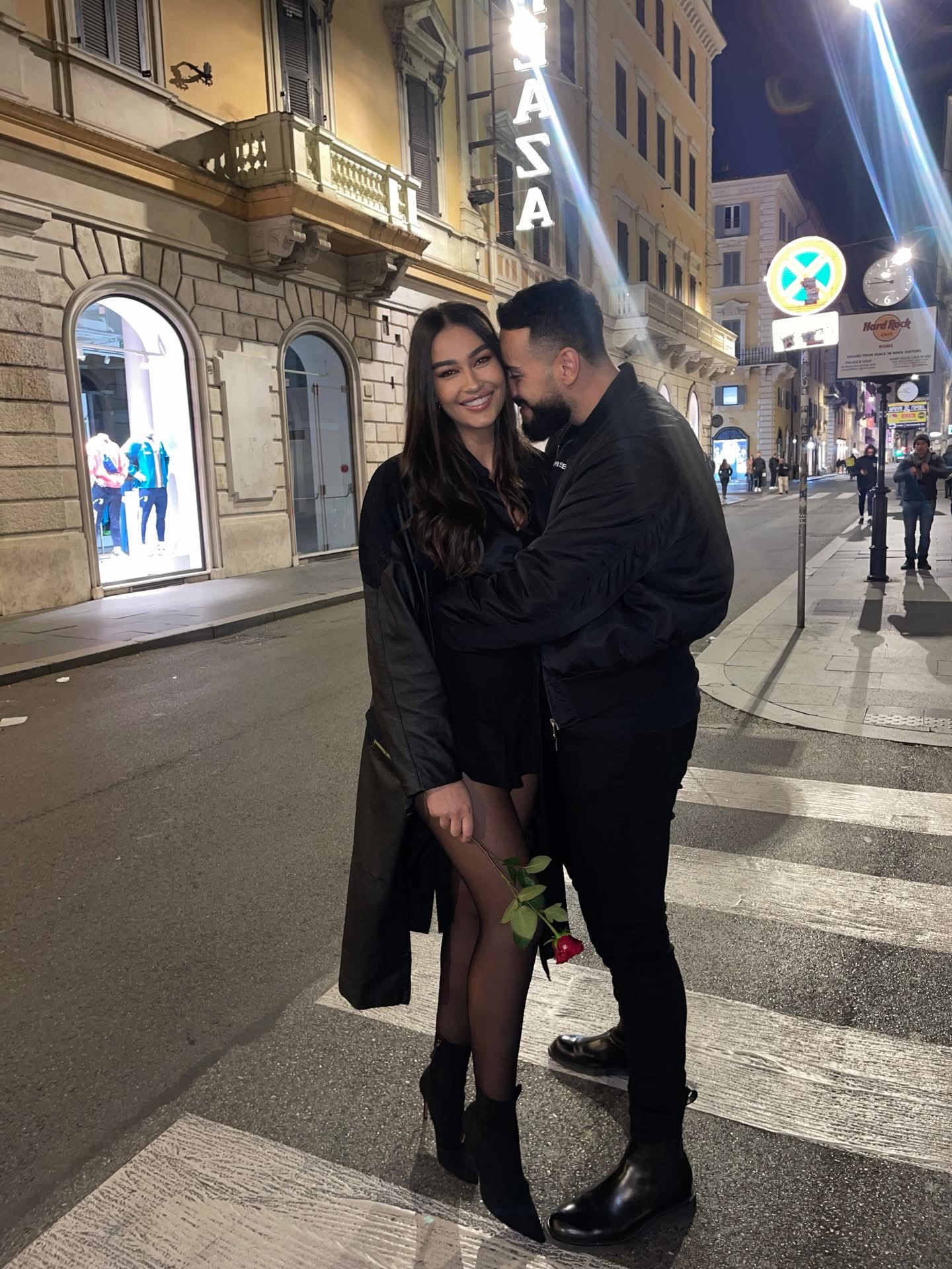 Konfirmohet romanca, Capital T pozon për herë të parë me Adrola Dushin