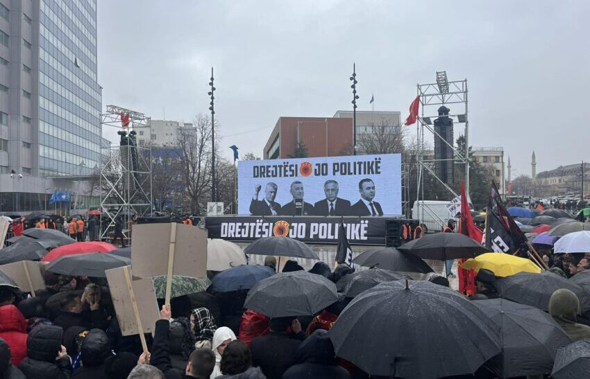 Një orë përpara/ Qytetarët nisin të mblidhen për marshin “Drejtësi, jo politikë”