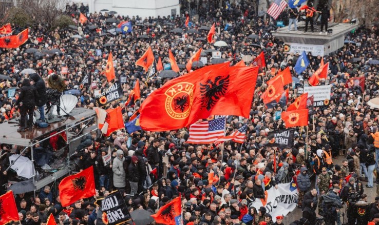 Mbi 130 mijë qytetarë morën pjesë në marshin “Drejtësi, jo politikë”