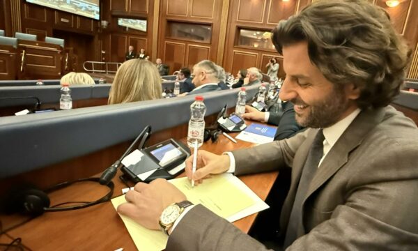 Në ora 12:00 të natës, Krakit i bie në mendje një ide: Ta ndryshojmë Kushtetutën – ta zgjedhim Presidentin direkt