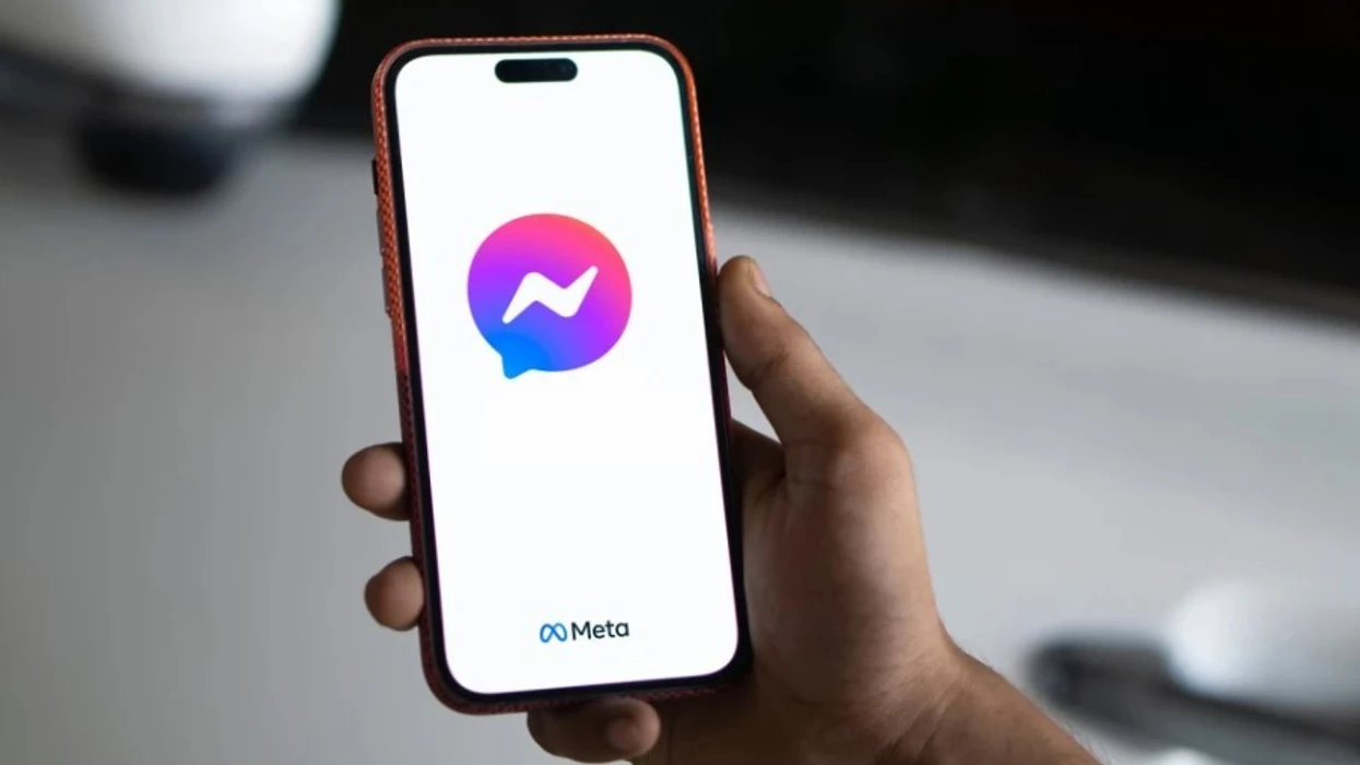 Meta mbyll Messenger.com, përdoruesit drejt Facebook Messages