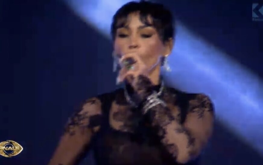 ‘Jena bo tym’, Fjolla me puro në mes të skenës