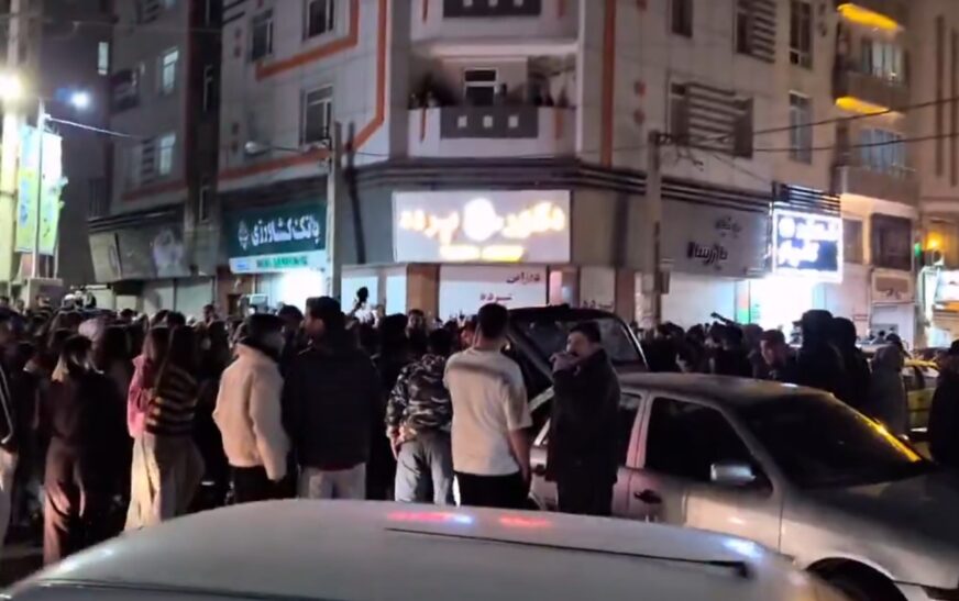 Iranianët nisin festën, pas raportimeve për vrasjen e Khameneit