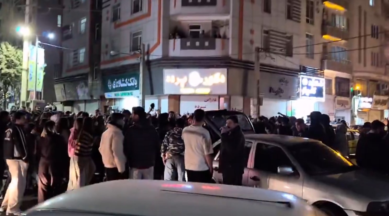 Iranianët nisin festën, pas raportimeve për vrasjen e Khameneit