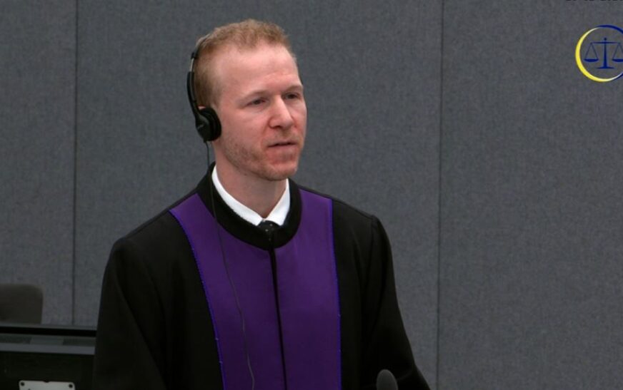 Rama e quan “idiot ndërkombëtar”, prokurorin Howling