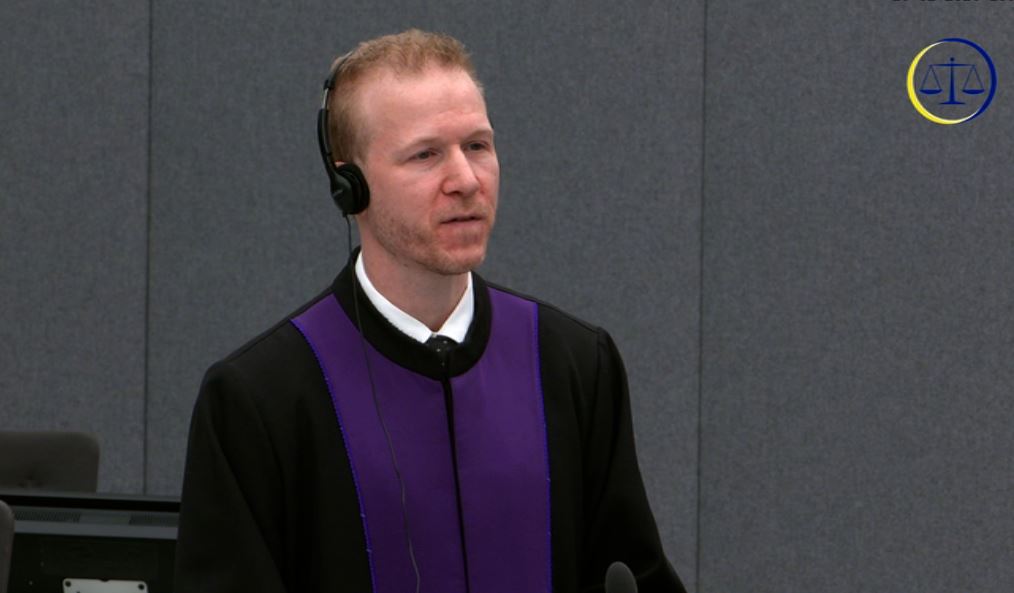 Rama e quan “idiot ndërkombëtar”, prokurorin Howling