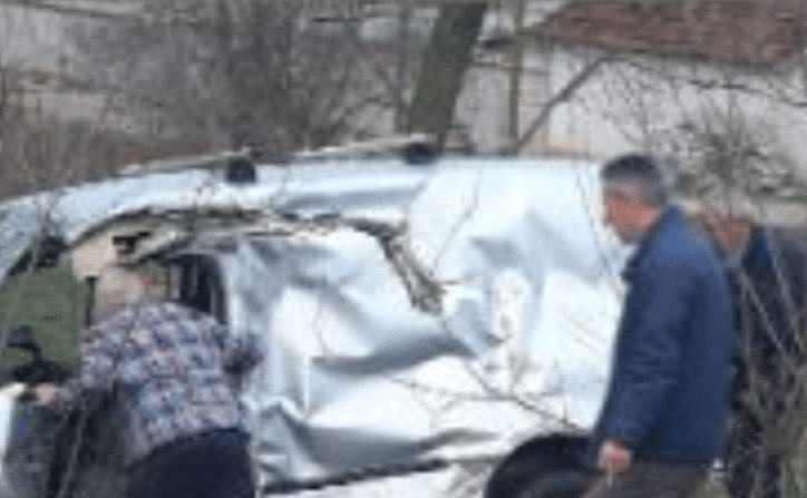 Aksident trafiku në Grabovc, dy persona të lënduar pas përplasjes mes trenit dhe veturës