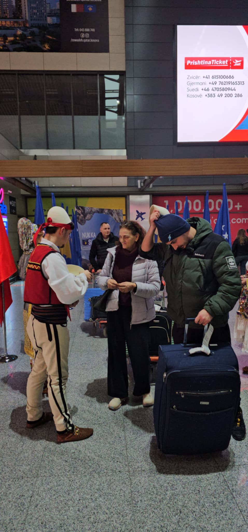 Plisa dhe flamuj në hyrje të atdheut: Aeroporti “Adem Jashari” shënon përvjetorin e Pavarësisë