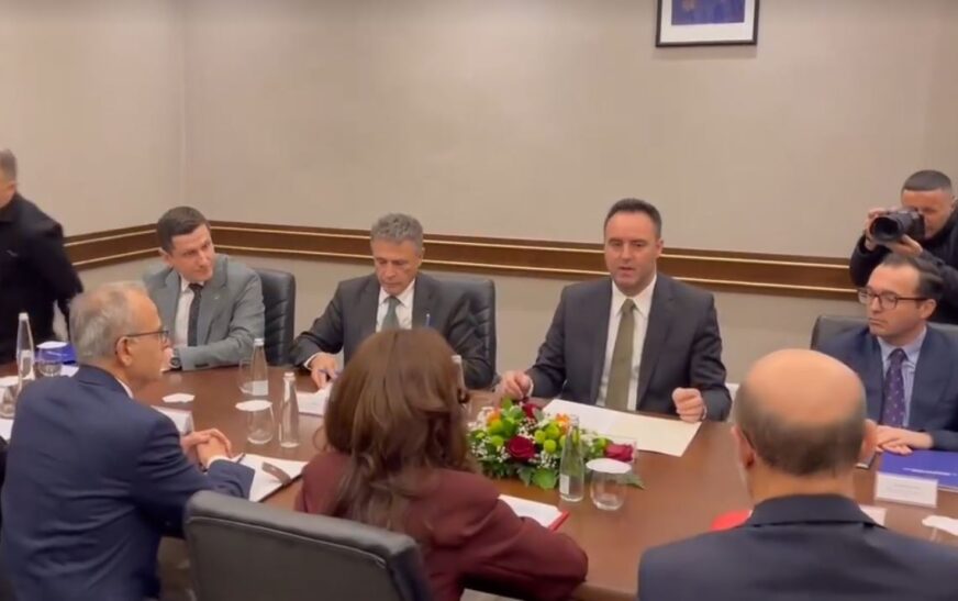 Nis takimi mes Konjufcës dhe Spiropalit