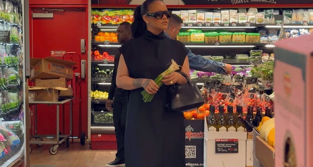Rihanna bën jetë të zakontë, shihet duke blerë vet pemët dhe perimet