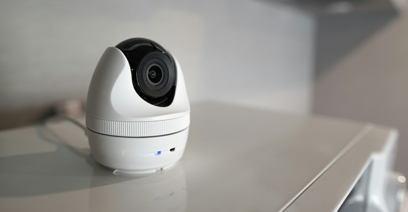 Si të dalloni kamerat e fshehura në hotele dhe apartamente të marra me qira ditore, këshillat që japin ekspertët