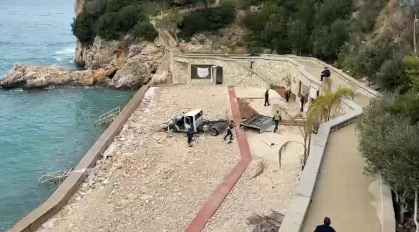 Kamioni del nga rruga dhe përfundon në plazhin e Vlorës, shoferi i lënduar rëndë