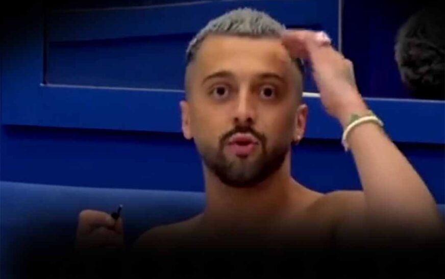 Gjesti publikon pamje nga dhoma e hoteli, habit me veprimin e tij