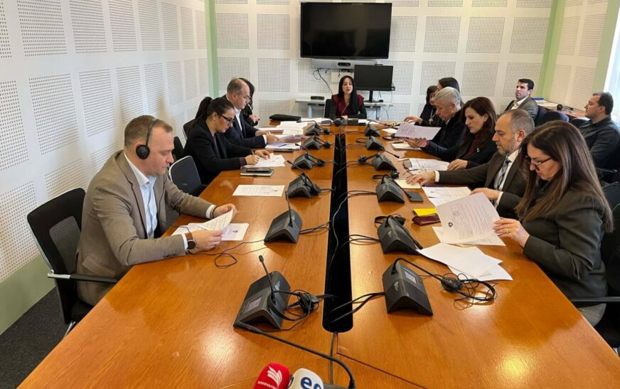 Komisioni për Arsim nis punën me debate e kundërshtime, propozohet takim me ministrin Çeku