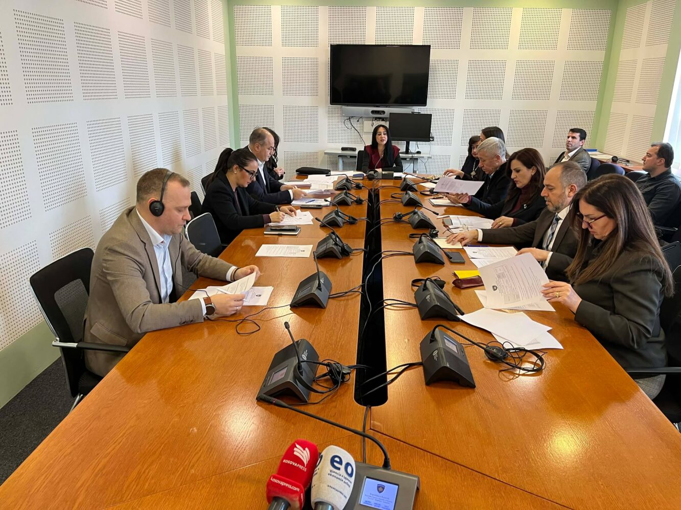 Komisioni për Arsim nis punën me debate e kundërshtime, propozohet takim me ministrin Çeku