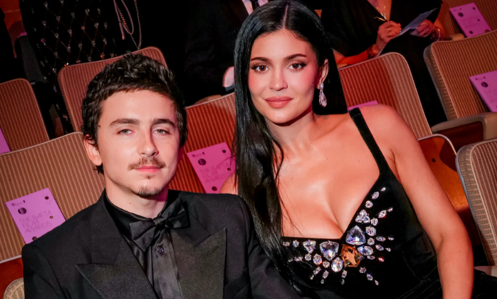 Veshjet më të bukura në ceremoninë e çmimeve “BAFTA”