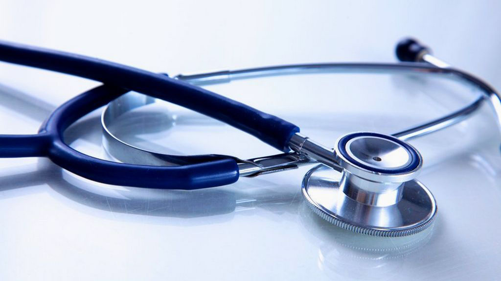 Stetoskopët me inteligjencë artificiale zbulojnë më herët sëmundjet e fshehta të valvulave të zemrës