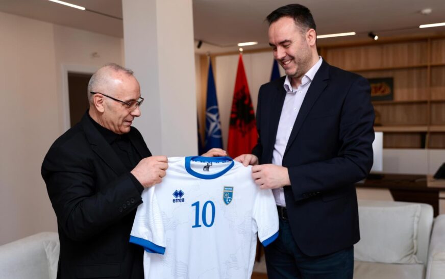 Ademi takon Konjufcën, flasin për përgatitjet e Kosovës për ndeshjen ndaj Sllovakisë