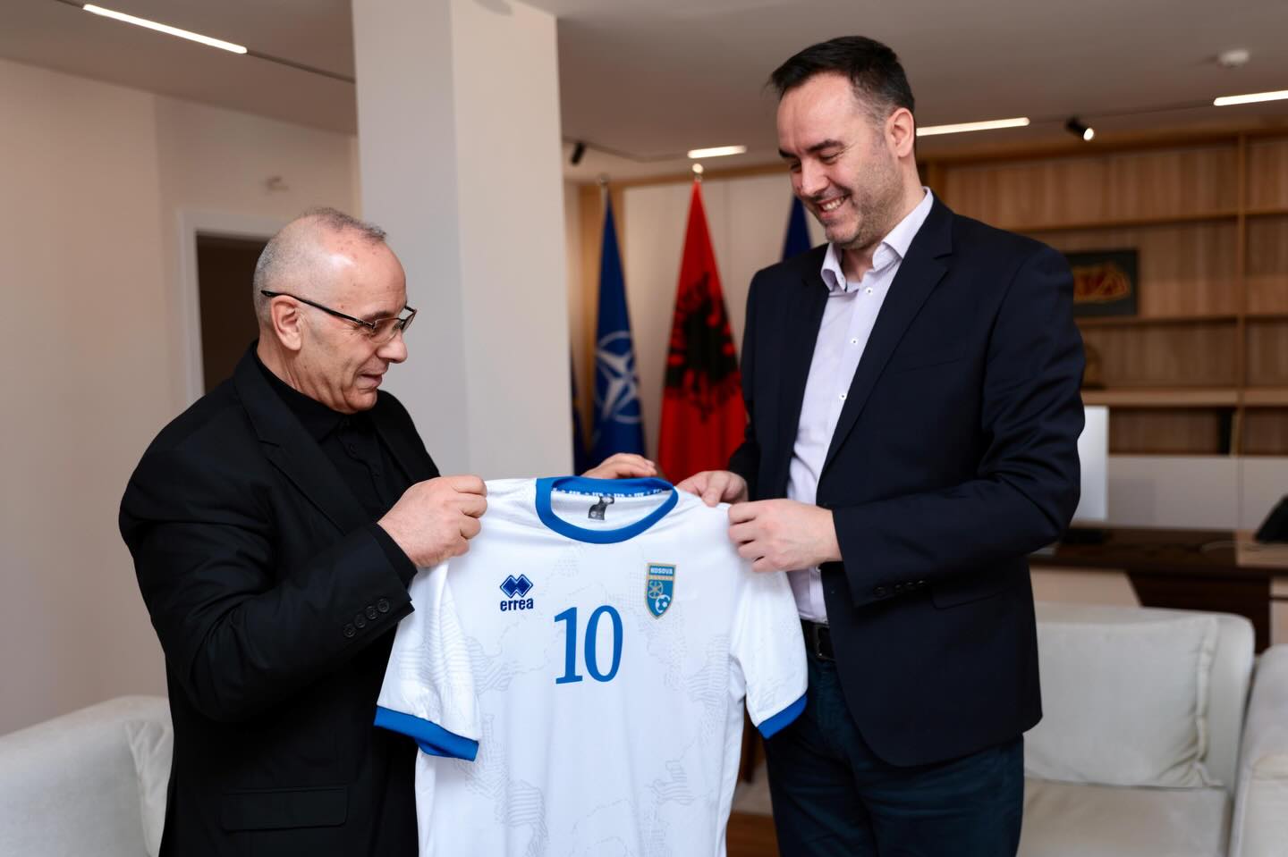 Ademi takon Konjufcën, flasin për përgatitjet e Kosovës për ndeshjen ndaj Sllovakisë