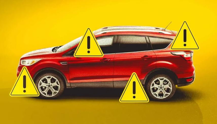 Ford sërish në qendër të vëmendjes për tërheqje masive automjetesh