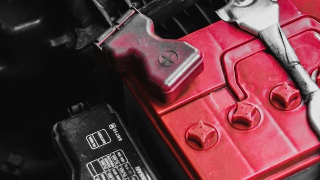 Automobilat modernë dhe zëvendësimi i akumulatorit – pse është më mirë që kjo punë t’u lihet specialistëve?!