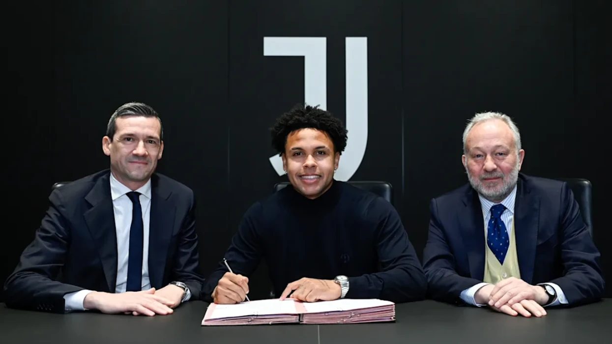 Weston McKennie rinovon kontratën me Juventusin