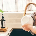 truku-pese-minutesh-per-te-larguar-aromen-e-keqe-nga-lavamani