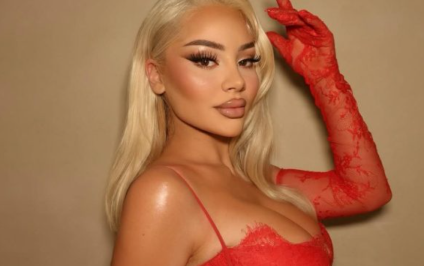 E ‘nxehtë’ në të kuqe, Benita shfaqet super seksi