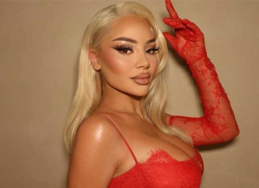 E ‘nxehtë’ në të kuqe, Benita shfaqet super seksi