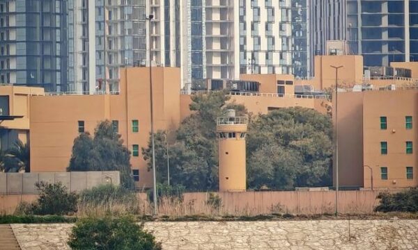 Arma që mbron ambasadën e SHBA-së në Bagdad qëllon 4500 fishekë në minutë