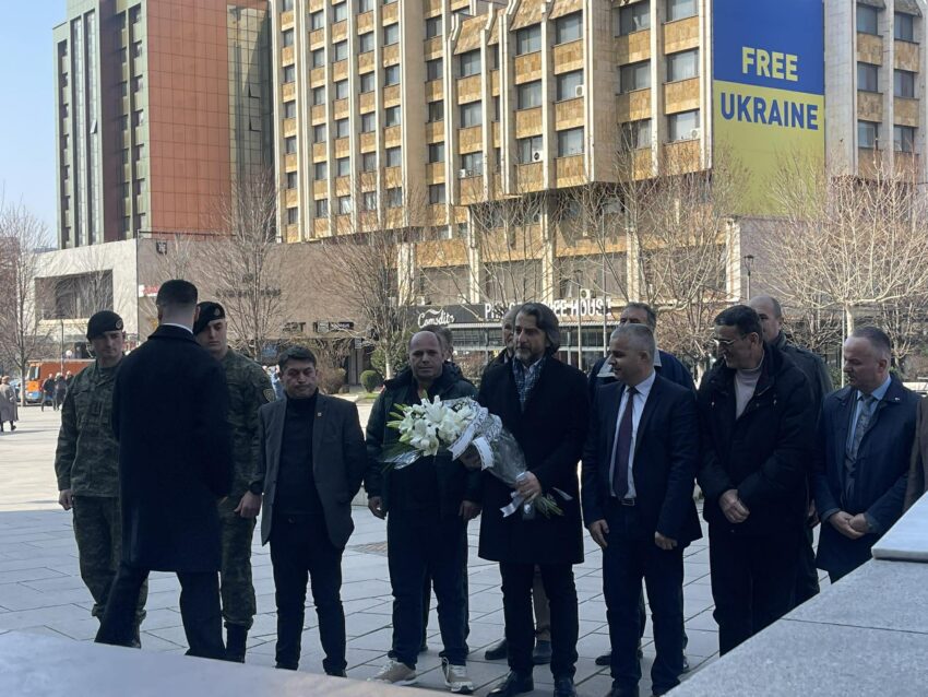 Rama bën homazhe te shtatorja e Zahir Pajazitit: Iu kemi borxh për lirinë që gëzojmë sot