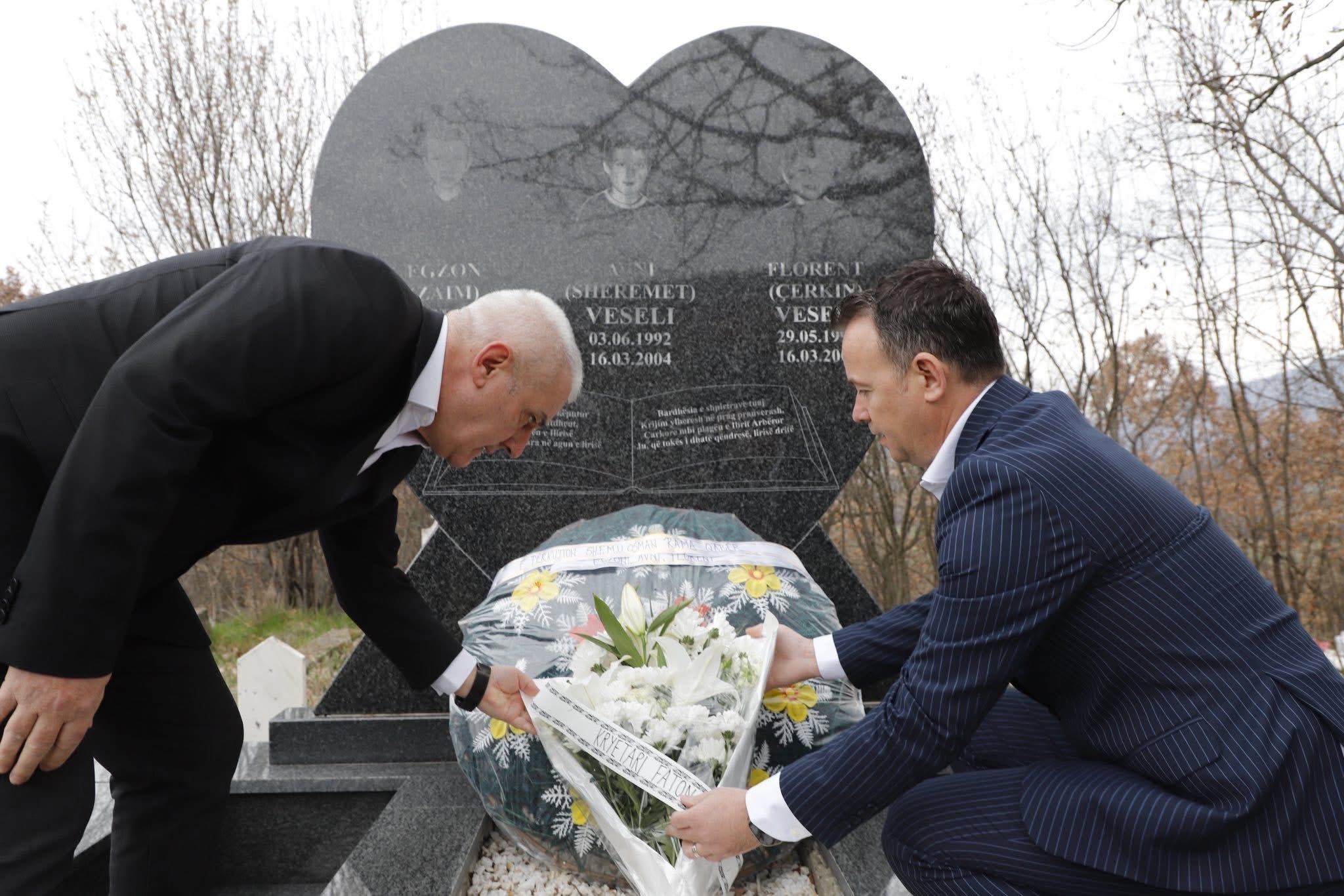 Sveçla e Peci homazhe për viktimat e trazirave të marsit në Mitrovicë të Jugut