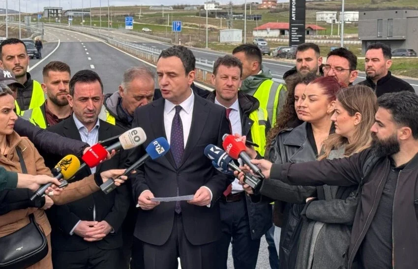 Kurti për stërvitjet serbe pranë kufirit: Duan ta cenojnë integritetin territorial