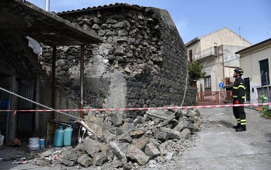 Lëkundje të forta në Itali, mbyllen shkollat në Catania – mbi 600 raportime për dëme