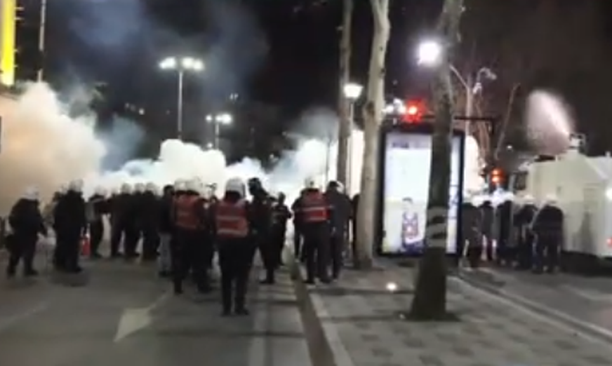 Protesta e opozitës në Tiranë, lëndohet pesë zyrtarë policorë