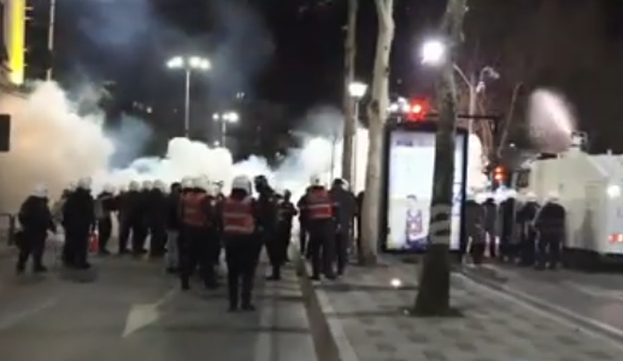 Protesta e opozitës në Tiranë, lëndohet pesë zyrtarë policorë