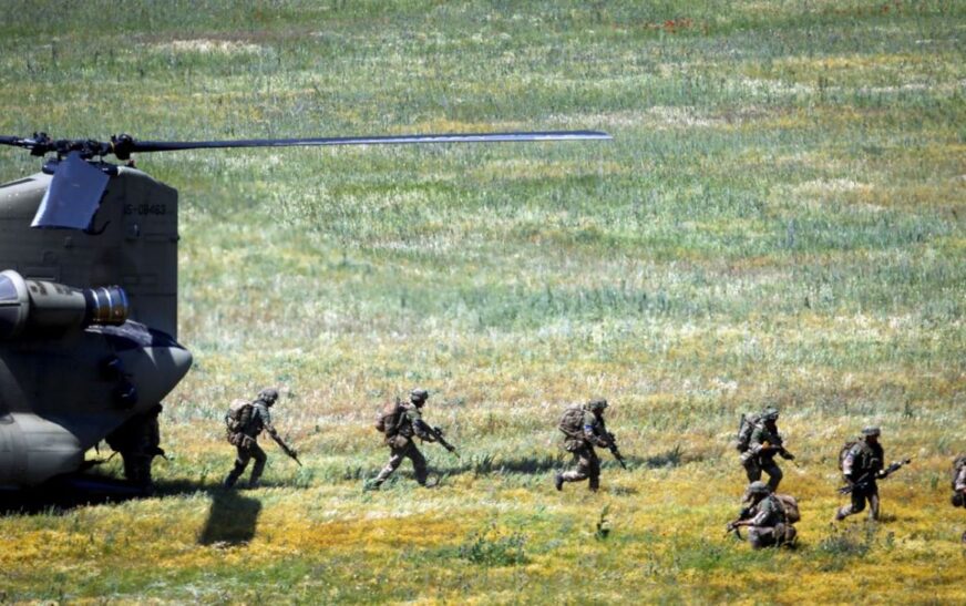 Mbretëria e Bashkuar paralajmëron: NATO duhet të përgatitet pa ShBA