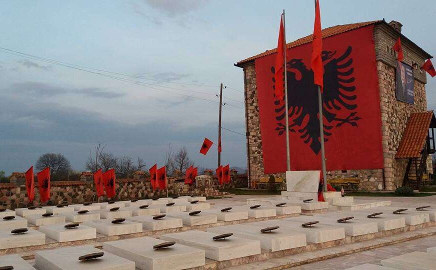 “Epopeja e Dukagjinit” përkujtohet në Deçan me aktivitete kulturore dhe përkujtimore