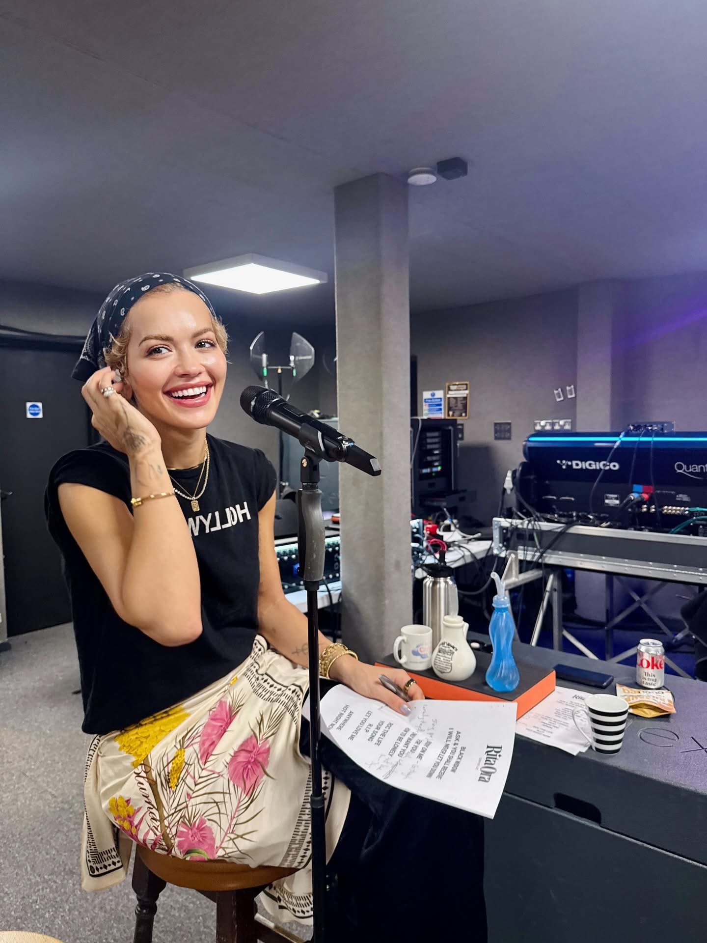 Rita Ora rikthehet në studio, paralajmëron muzikë dhe shumë koncerte