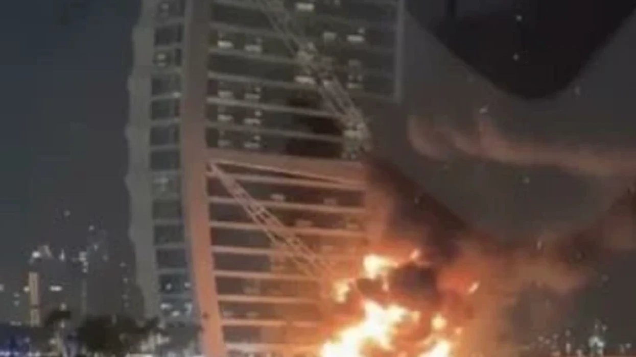 Burj Khalifa goditet nga droni iranian, pamje