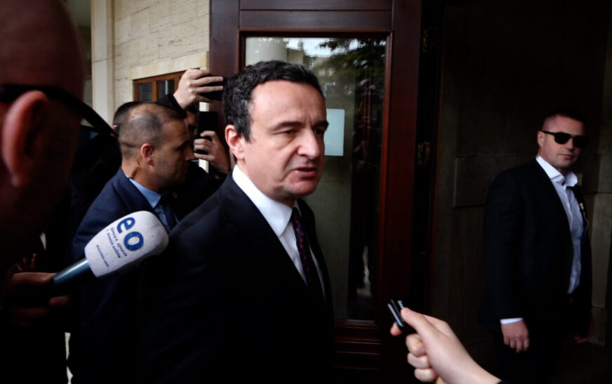 Kurti pyetet pse nuk po e kandidon Vjosa Osmanin për presidente