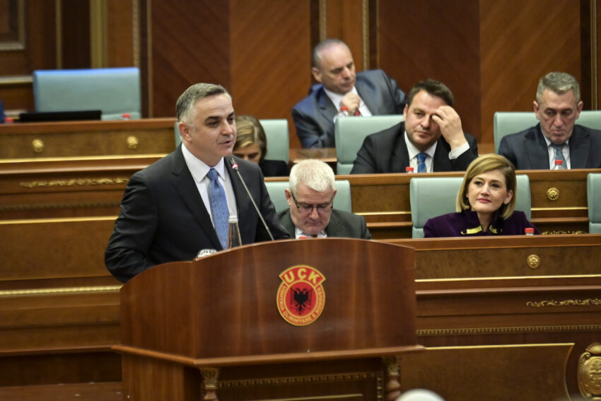 Edhe 48 orë deri te votimi i presidentit, fituesi i zgjedhjeve ende nuk ka as propozim, thotë shefi i deputëve të AAK-së