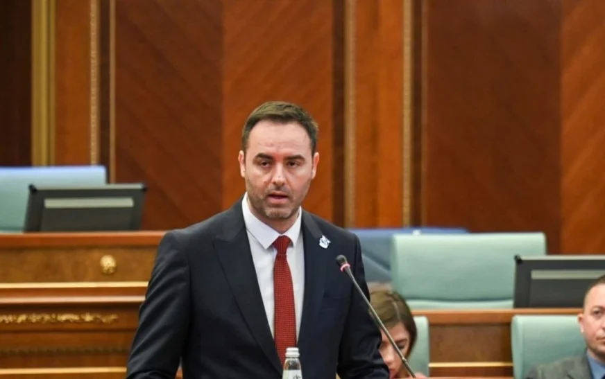 Vetëvendosje propozon Glauk Konjufcën për president